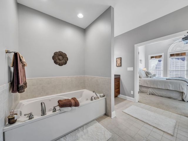 114 Hunt Crest Ct, Clarksville, TN 37043