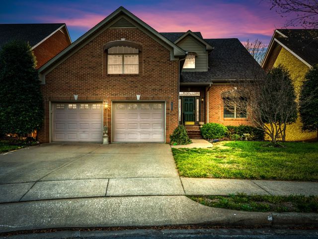 114 Hunt Crest Ct, Clarksville, TN 37043