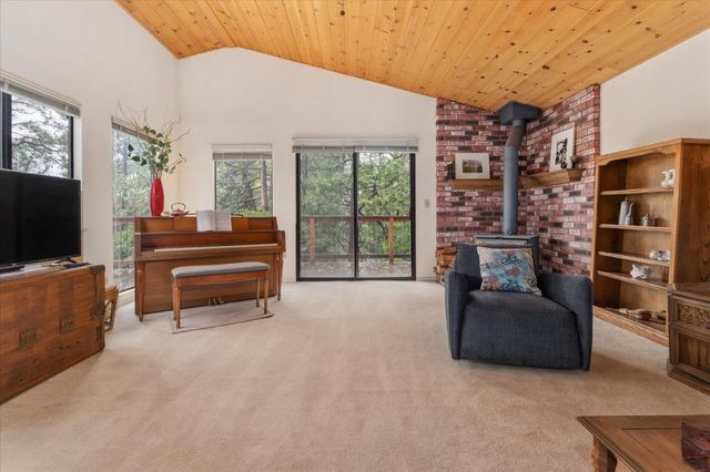 596 Sugarbush Ln, Murphys, CA 95247