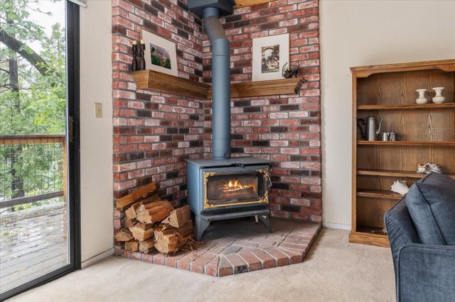 596 Sugarbush Ln, Murphys, CA 95247