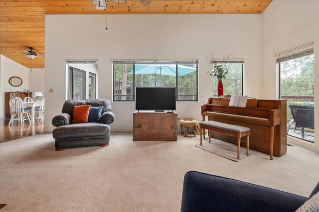 596 Sugarbush Ln, Murphys, CA 95247