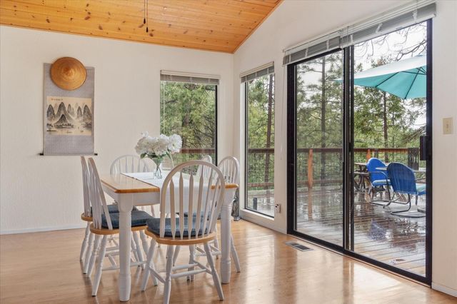 596 Sugarbush Ln, Murphys, CA 95247