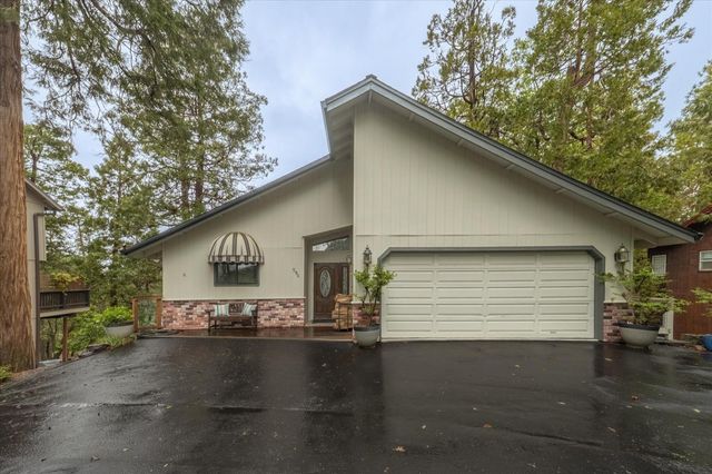596 Sugarbush Ln, Murphys, CA 95247