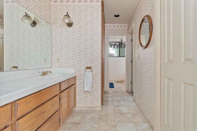 596 Sugarbush Ln, Murphys, CA 95247