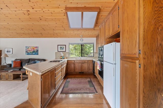 596 Sugarbush Ln, Murphys, CA 95247