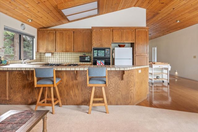 596 Sugarbush Ln, Murphys, CA 95247