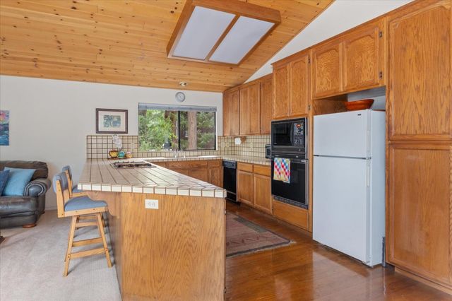 596 Sugarbush Ln, Murphys, CA 95247