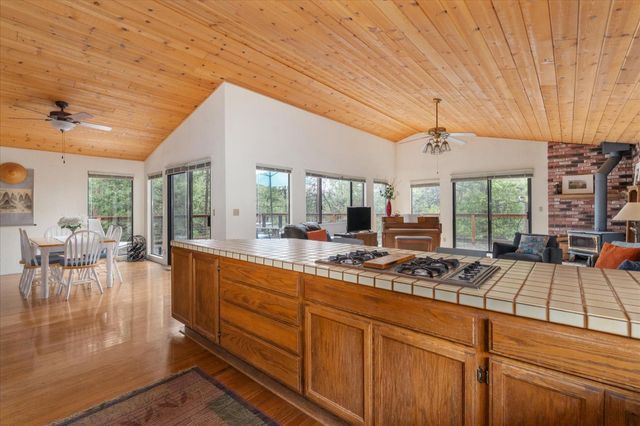 596 Sugarbush Ln, Murphys, CA 95247