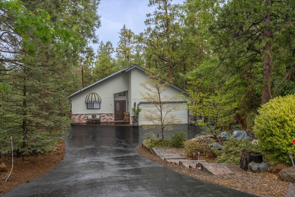 596 Sugarbush Ln, Murphys, CA 95247