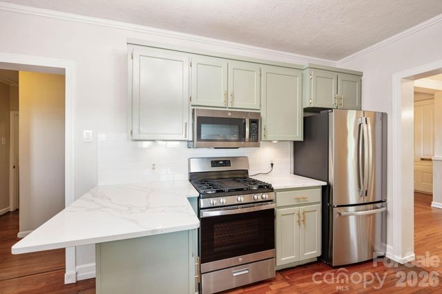 441 8th Avenue Drive NW, Hickory, NC 28601