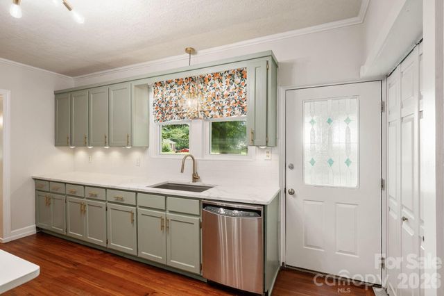 441 8th Avenue Drive NW, Hickory, NC 28601
