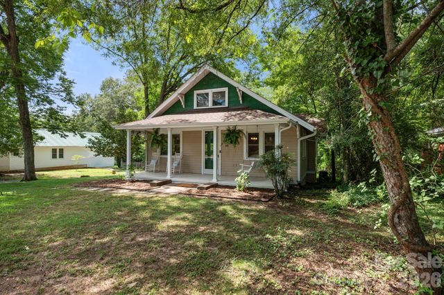 441 8th Avenue Drive NW, Hickory, NC 28601