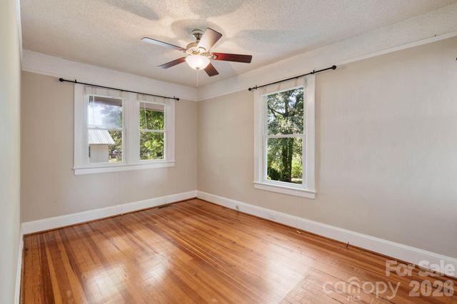 441 8th Avenue Drive NW, Hickory, NC 28601