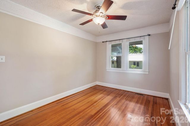 441 8th Avenue Drive NW, Hickory, NC 28601