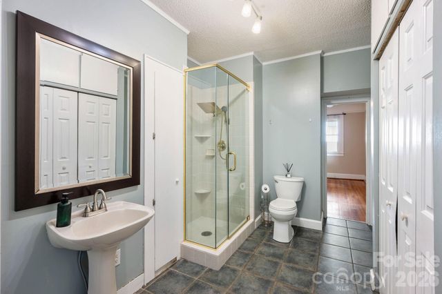 441 8th Avenue Drive NW, Hickory, NC 28601