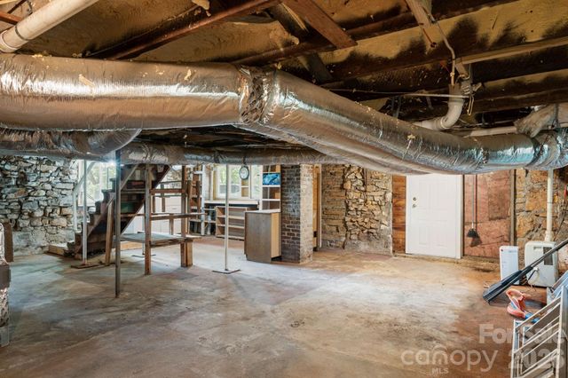 441 8th Avenue Drive NW, Hickory, NC 28601
