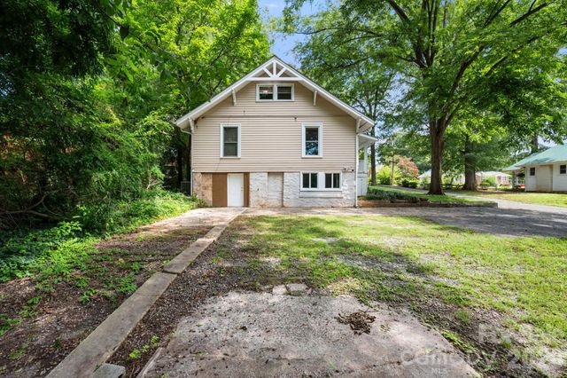 441 8th Avenue Drive NW, Hickory, NC 28601