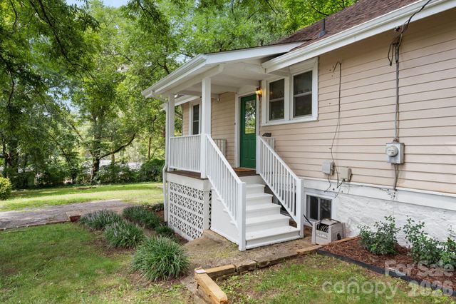 441 8th Avenue Drive NW, Hickory, NC 28601