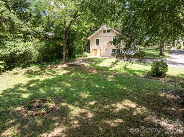 441 8th Avenue Drive NW, Hickory, NC 28601
