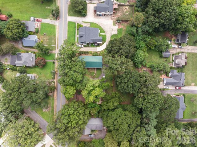 441 8th Avenue Drive NW, Hickory, NC 28601