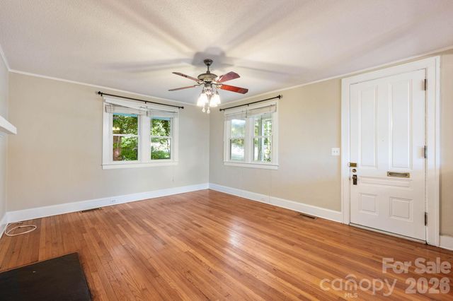441 8th Avenue Drive NW, Hickory, NC 28601