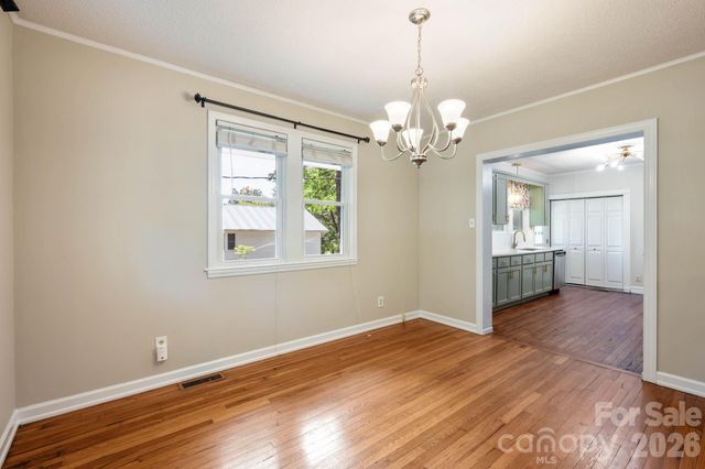 441 8th Avenue Drive NW, Hickory, NC 28601
