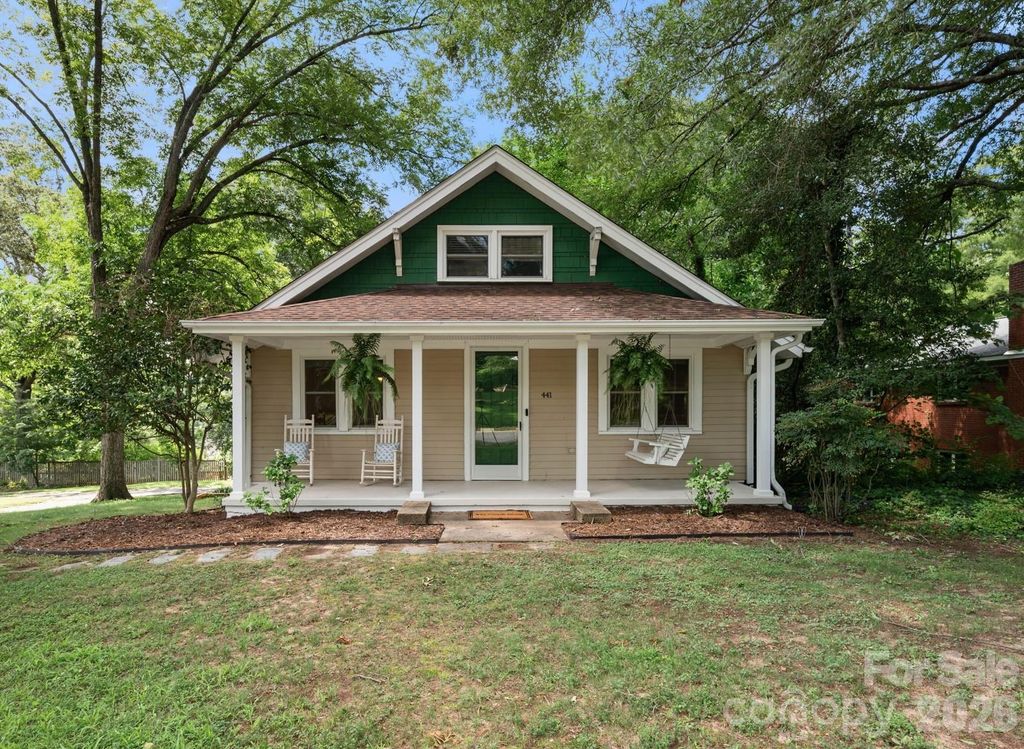 441 8th Avenue Drive NW, Hickory, NC 28601