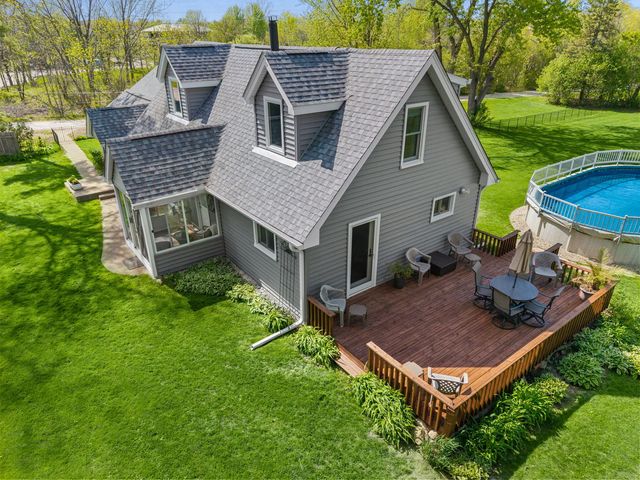 1080 Cardinal Drive S, Lake Zurich, IL 60047