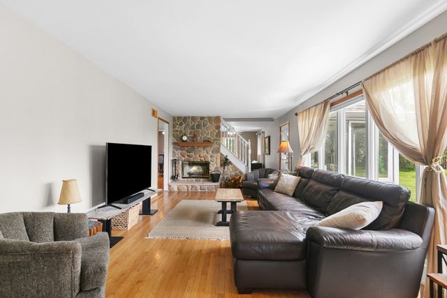 1080 Cardinal Drive S, Lake Zurich, IL 60047