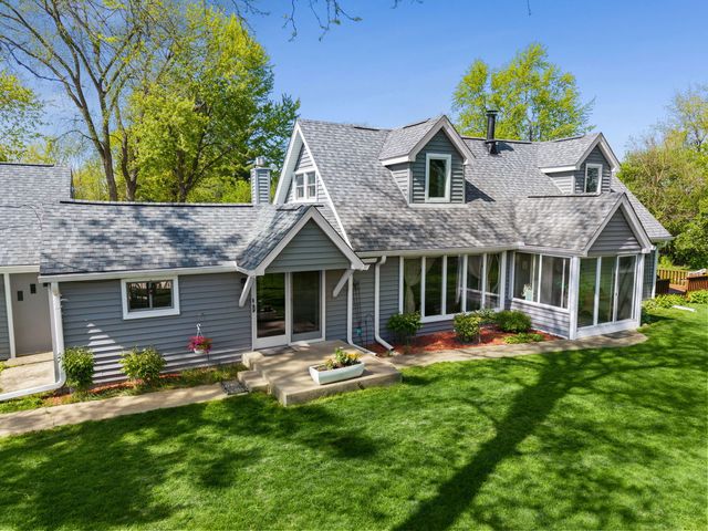 1080 Cardinal Drive S, Lake Zurich, IL 60047