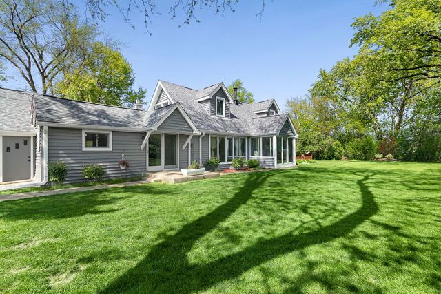 1080 Cardinal Drive S, Lake Zurich, IL 60047