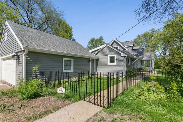 1080 Cardinal Drive S, Lake Zurich, IL 60047
