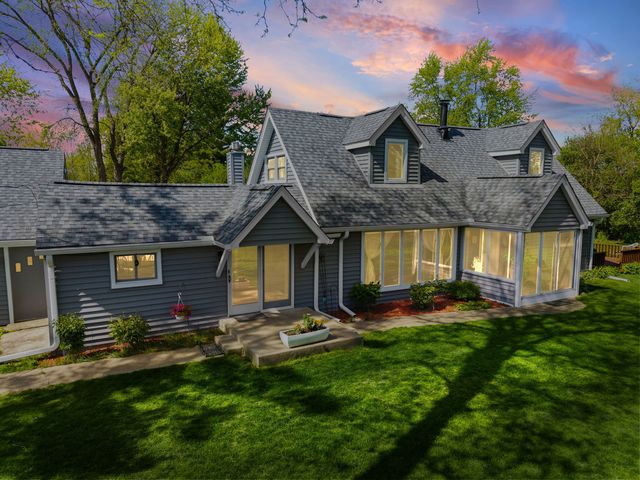 1080 Cardinal Drive S, Lake Zurich, IL 60047