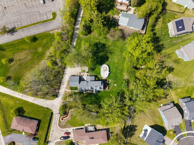 1080 Cardinal Drive S, Lake Zurich, IL 60047