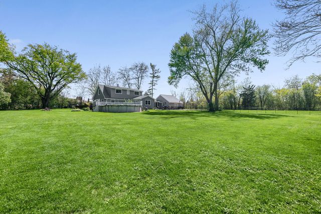 1080 Cardinal Drive S, Lake Zurich, IL 60047