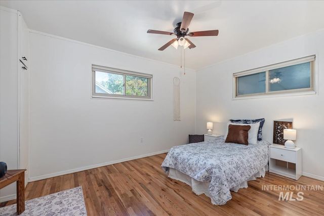 860 N 8th E, Mountain Home, ID 83647