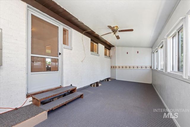 860 N 8th E, Mountain Home, ID 83647