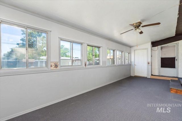 860 N 8th E, Mountain Home, ID 83647