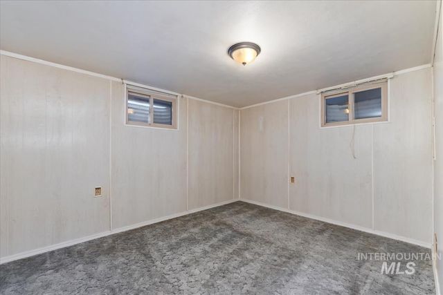 860 N 8th E, Mountain Home, ID 83647