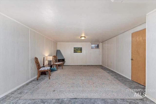 860 N 8th E, Mountain Home, ID 83647