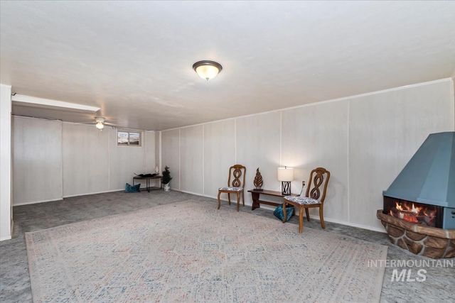 860 N 8th E, Mountain Home, ID 83647