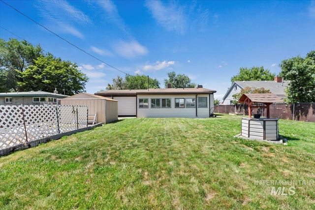 860 N 8th E, Mountain Home, ID 83647