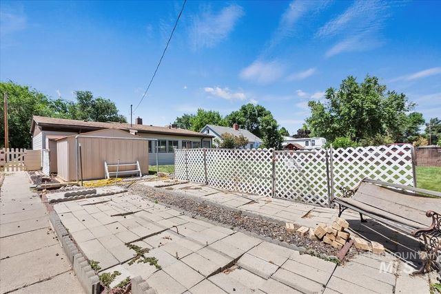 860 N 8th E, Mountain Home, ID 83647