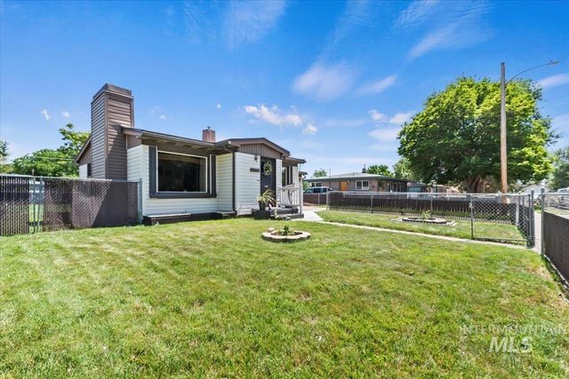 860 N 8th E, Mountain Home, ID 83647