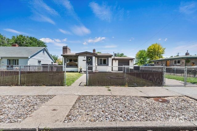 860 N 8th E, Mountain Home, ID 83647