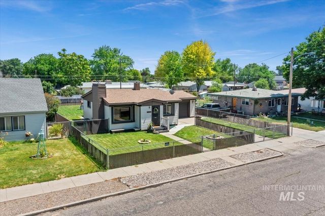 860 N 8th E, Mountain Home, ID 83647