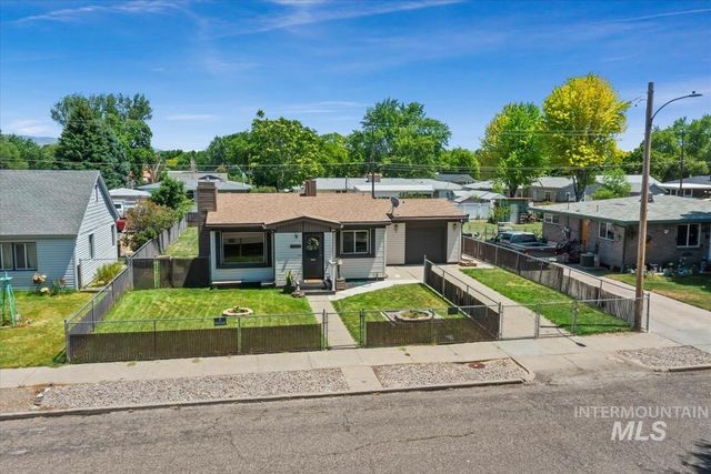 860 N 8th E, Mountain Home, ID 83647