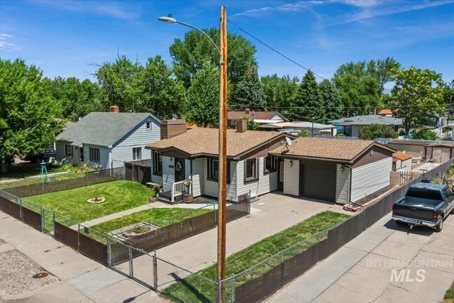 860 N 8th E, Mountain Home, ID 83647