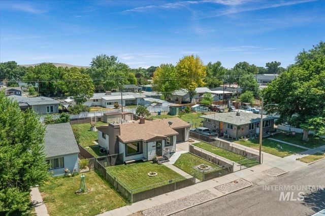 860 N 8th E, Mountain Home, ID 83647