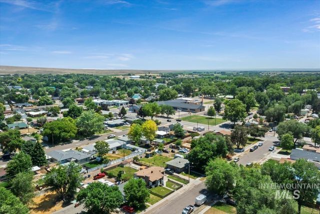 860 N 8th E, Mountain Home, ID 83647